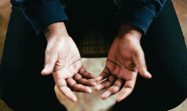 What to do with your hand gestures - video